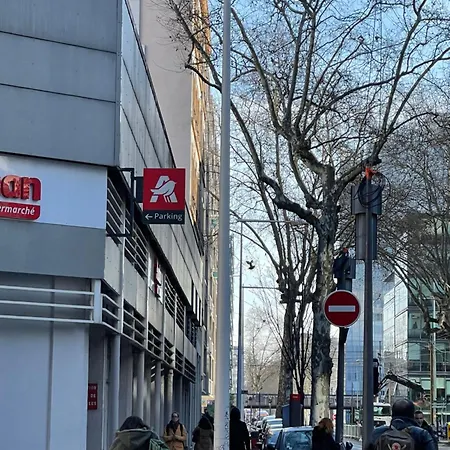 Au Centre *
